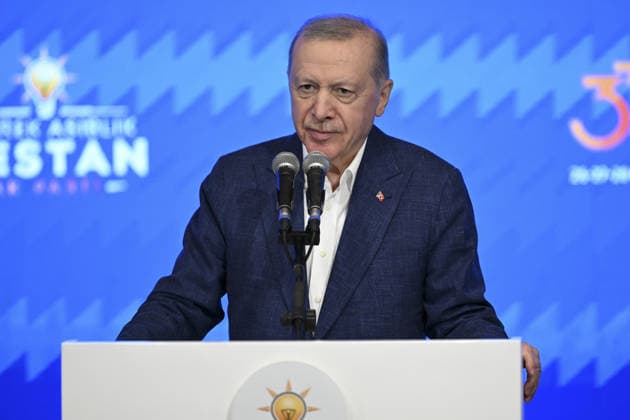AK Party s 33rd Consultation and Evaluation Meeting in Sakarya SAKARYA, TURKIYE - JUNE 28: Turkish President and AK Party Chairman Recep Tayyip Erdogan delivers a speech during the closing program of the 33rd Consultation and Evaluation Meeting of the Justice and Development (AK) Party in Sapanca district of Sakarya, Turkiye, on June 28, 2026. Dogukan Keskinkiliç Anadolu Sakarya Turkey. Editorial use only. Please get in touch for any other usage.  Copyright: x2026xAnadoluxDoÄüukanxKeskinkÄ±lÄ±cx