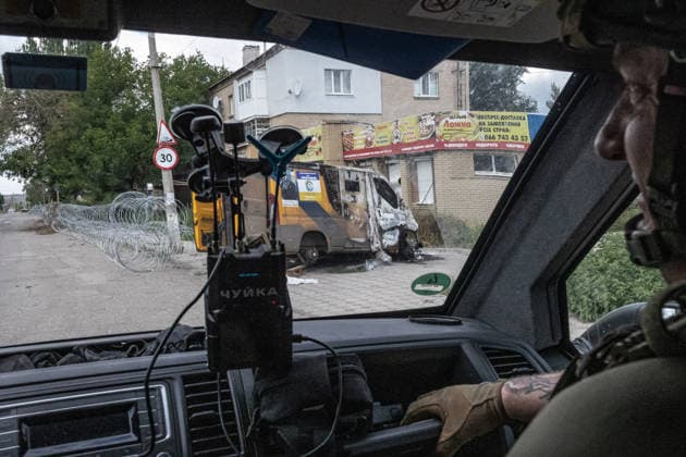 White Angels police unit evacuates civilians in Druzhkivka DRUZHKIVKA, UKRAINE - JUNE 28: A civilian evacuation vehicle belonging to the NGO ‘Road of Life’ was destroyed by a Russian drone attack during a civilian evacuation in the city of Druzhkivka, Ukraine, on 28 June 2026 Diego Herrera Carcedo Anadolu Druzhkivka Ukraine. Editorial use only. Please get in touch for any other usage.  Copyright: x2026xAnadoluxDiegoxHerreraxCarcedox
