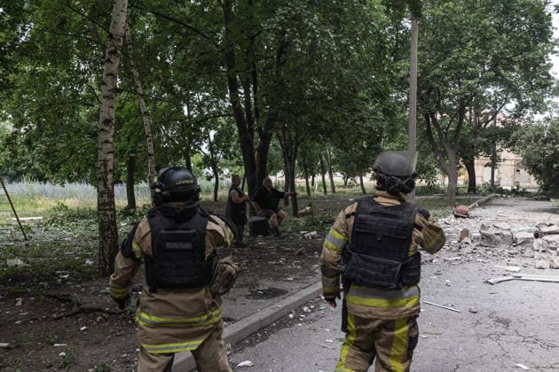 White Angels police unit evacuates civilians in Druzhkivka DRUZHKIVKA, UKRAINE - JUNE 28: Ukrainian emergency teams take measures during the evacuation of civilians from the town of Druzhkivka, Ukraine, 28 June 2026. Diego Herrera Carcedo Anadolu Druzhkivka Ukraine. Editorial use only. Please get in touch for any other usage.  Copyright: x2026xAnadoluxDiegoxHerreraxCarcedox
