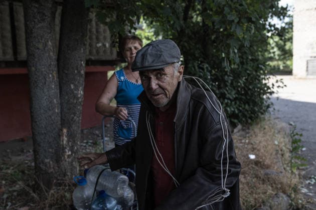 White Angels police unit evacuates civilians in Druzhkivka DRUZHKIVKA, UKRAINE - JUNE 28: A man injured following a Russian attack on his home is evacuated by the ‘White Angels’ police unit as bombing intensifies in the city of Druzhkivka, Ukraine, 28 June 2026 Diego Herrera Carcedo Anadolu Druzhkivka Ukraine. Editorial use only. Please get in touch for any other usage.  Copyright: x2026xAnadoluxDiegoxHerreraxCarcedox
