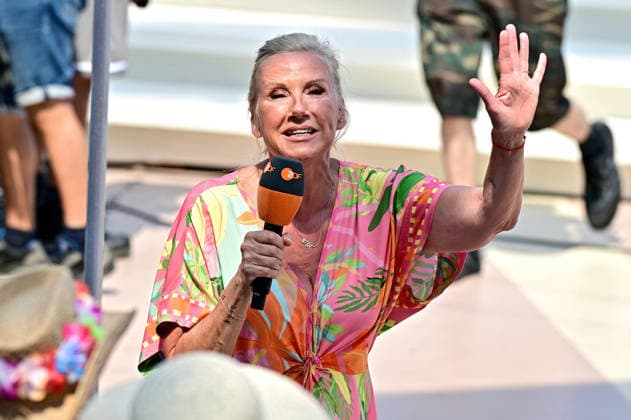 ZDF - Fernsehgarten. Fernsehmoderatorin Andrea Kiwi Kiewel während der ZDF - Unterhaltungsshow Fernsehgarten am 28.06.2026 in Mainz. 20260628MWI130927 *** ZDF Fernsehgarten : TV host Andrea Kiwi Kiewel during the ZDF entertainment show Fernsehgarten on June 28, 2026, in Mainz 20260628MWI130927