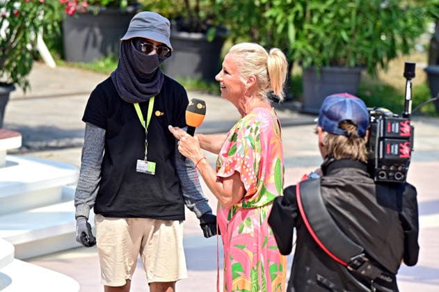 Entertainment Bilder des Tages ZDF - Fernsehgarten. Fernsehmoderatorin Andrea Kiwi Kiewel während der ZDF - Unterhaltungsshow Fernsehgarten am 28.06.2026 in Mainz. 20260628MWI130940 *** ZDF Fernsehgarten : TV host Andrea Kiwi Kiewel during the ZDF entertainment show Fernsehgarten on June 28, 2026, in Mainz 20260628MWI130940