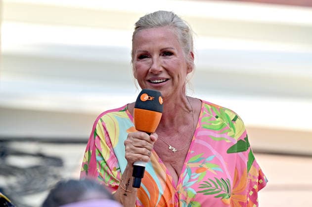 ZDF - Fernsehgarten. Fernsehmoderatorin Andrea Kiwi Kiewel während der ZDF - Unterhaltungsshow Fernsehgarten am 28.06.2026 in Mainz. 20260628MWI130993 *** ZDF Fernsehgarten : TV host Andrea Kiwi Kiewel during the ZDF entertainment show Fernsehgarten on June 28, 2026, in Mainz 20260628MWI130993