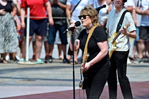 ZDF - Fernsehgarten. Sängerin Katrina Leskanich während der ZDF - Unterhaltungsshow Fernsehgarten am 28.06.2026 in Mainz. 20260628MWI131382 *** ZDF Fernsehgarten singer Katrina Leskanich during the ZDF entertainment show Fernsehgarten on June 28, 2026, in Mainz 20260628MWI131382