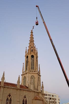 Vina del Mar, June 28, 2026: A cross was removed from the Virgen del Carmen Parish, as it was in danger of falling following the earthquakes that struck the region. Aton Chile, Valparaíso, Chile. Aton 1168659  Copyright: xATONxCHILE