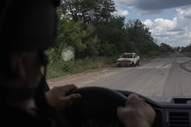 White Angels police unit evacuates civilians in Druzhkivka DRUZHKIVKA, UKRAINE - JUNE 28: A burnt-out vehicle following a Russian drone attack during the evacuation of civilians in the city of Druzhkivka, Ukraine, 28 June 2026. Diego Herrera Carcedo Anadolu Druzhkivka Ukraine. Editorial use only. Please get in touch for any other usage.  Copyright: x2026xAnadoluxDiegoxHerreraxCarcedox