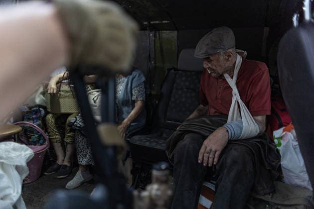 White Angels police unit evacuates civilians in Druzhkivka DRUZHKIVKA, UKRAINE - JUNE 28: A man injured after a Russian attack on his home is evacuated by members of the White Angels police unit in Druzhkivka, Ukraine on June 28, 2026. Diego Herrera Carcedo Anadolu Druzhkivka Ukraine. Editorial use only. Please get in touch for any other usage.  Copyright: x2026xAnadoluxDiegoxHerreraxCarcedox