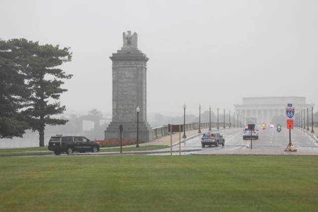US President Donald Trump at East Potomac Golf Links - Washington DC The Presidential motorcade drives past the proposed location of US President Donald Trump s planned Triumphal Arch in Washington, DC, US, on Sunday, June 28, 2026. Trump has taken a number of steps to reshape the nation’s capital in his second term, including demolishing the White House East Wing to make way for a new ballroom, planning for the construction of a new triumphal arch, pledging to renovate the John F. Kennedy Center for the Performing Arts, and terminating a contract to run a trio of public golf courses in Washington. Photo by Tierney L. Cross EPA Pool ABACAPRESS.COM  Copyright: xPool ABACAx