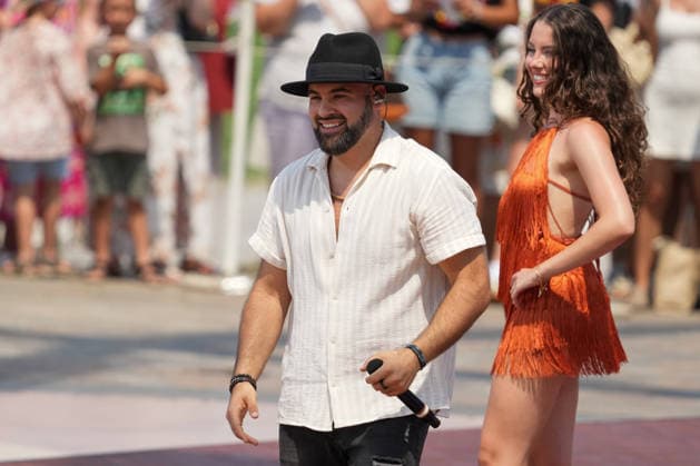 ZDF-Fernsehgarten 2026. Saenger Juan Daniel feat. Songwriter Gionathan im ZDF Fernsehgarten mit dem Motto Sommerparty am 28.06.2026 in Mainz. Mainz ZDF Fernsehgarten Rheinland-Pfalz *** ZDF Fernsehgarten 2026: Singer Juan Daniel featuring songwriter Gionathan at the ZDF Fernsehgarten, themed Summer Party, on June 28, 2026, in Mainz, Rhineland-Palatinate, ZDF Fernsehgarten
