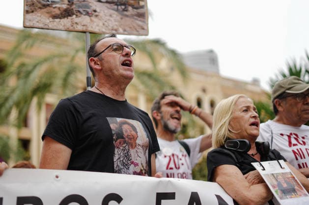 Protest in Paiporta Calling for the Removal of Immunity for Former President of the Generalitat Carlos Mazón Several people during a protest calling for the removal of immunity for former President of the Generalitat Carlos Mazón, in the Plaza de la Iglesia de Sant Jordi in Paiporta, on June 28, 2026, in Paiporta, Valencian Community, Spain. Organized by more than 200 civic, social, and labor organizations, along with associations of victims of the storm, the Local Emergency and Reconstruction Committees (CLER) and the Valencian Social Agreement (ASV) are demanding that Mazón appear before the court in Catarroja, where the case investigating the handling of the October 29, 2024, emergency and the deaths of 230 people due to the flash flood  Copyright: xJorgexGilx 7628897