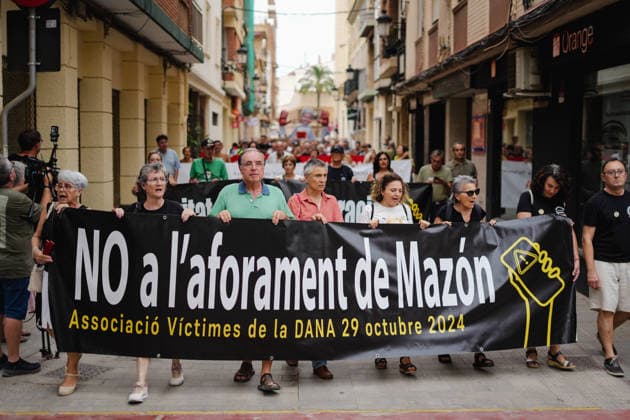 Protest in Paiporta Calling for the Removal of Immunity for Former President of the Generalitat Carlos Mazón Dozens of people gathered during a protest calling for the removal of immunity for former President of the Generalitat Carlos Mazón, in the Plaza de la Iglesia de Sant Jordi in Paiporta, on June 28, 2026, in Paiporta, Valencian Community, Spain. Organized by more than 200 civic, social, and labor organizations, along with associations of victims of the storm, the Local Emergency and Reconstruction Committees (CLER) and the Valencian Social Agreement (ASV) are demanding that Mazón appear before the court in Catarroja, where the case investigating the handling of the October 29, 2024, emergency and the deaths of 230 people due to the  Copyright: xJorgexGilx 7628891