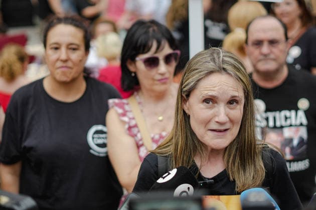 Protest in Paiporta calling for the removal of immunity for former President of the Generalitat Carlos Mazón. The representative of the Association of Victims of the DANA, Rosa Álvarez, speaks to the media during a demonstration calling for the removal of immunity for former President of the Generalitat Carlos Mazón, in the Plaza de la Iglesia de Sant Jordi in Paiporta, on June 28, 2026, in Paiporta, Valencian Community, Spain. Organized by more than 200 civic, social, and labor organizations, along with the associations of DANA victims, the Local Emergency and Reconstruction Committees (CLER) and the Valencian Social Agreement (ASV) are demanding that Mazón appear before the court in Catarroja, where the case investigating the handling of  Copyright: xJorgexGilx 7628898