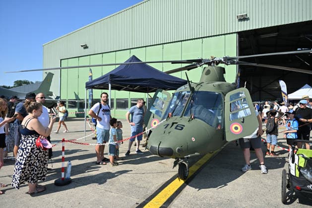 Belgian Air Force Days FLORENNES, BELGIUM - JUNE 28: Spectators and aviation enthusiasts watch the air show within the scope of the Belgian Air Force Days at Florennes Air Base in Florennes, Belgium on June 28, 2026. Dursun Aydemir Anadolu Brussels Belgium. Editorial use only. Please get in touch for any other usage.  Copyright: x2026xAnadoluxDursunxAydemirx