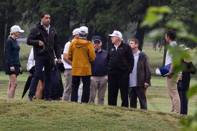 US President Trump Visits East Potomac Golf Links Doug Burgum, US secretary of the interior, and US President Donald Trump, at East Potomac Golf Links in Washington, DC, US, on Sunday, June 28, 2026. Trump has taken a number of steps to reshape the nation s capital in his second term, including demolishing the White House East Wing to make way for a new ballroom, planning for the construction of a new triumphal arch, pledging to renovate the John F. Kennedy Center for the Performing Arts, and terminating a contract to run a trio of public golf courses in Washington. WASHINGTON DC United States  Copyright: xPool ABACAx