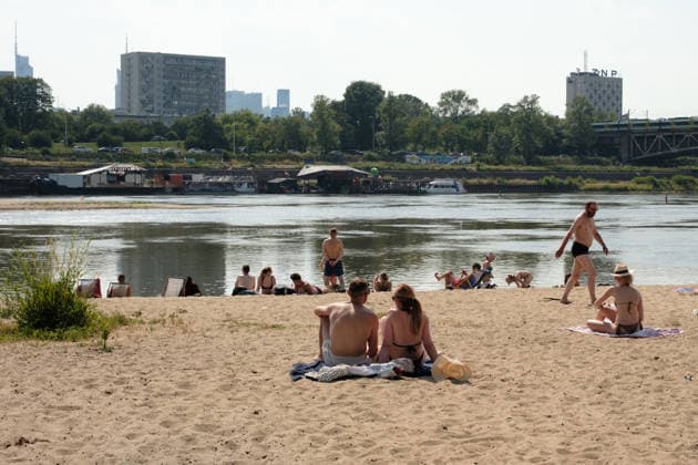 June 28, 2026, Warsaw, Masovian Voivodeship, Poland: Varsovians attempt to escape the heat on Poniatowka Beach along the Vistula river during record breaking high temperatures in Warsaw, Poland. The capital city recorded a high of 37.5Ã‚Â°C in the afternoon while Poland broke its all-time temperature record with 40.5C recorded in Slubice. Warsaw Poland - ZUMAk204 20260628_zip_k204_004 Copyright: xRomanxKozielx