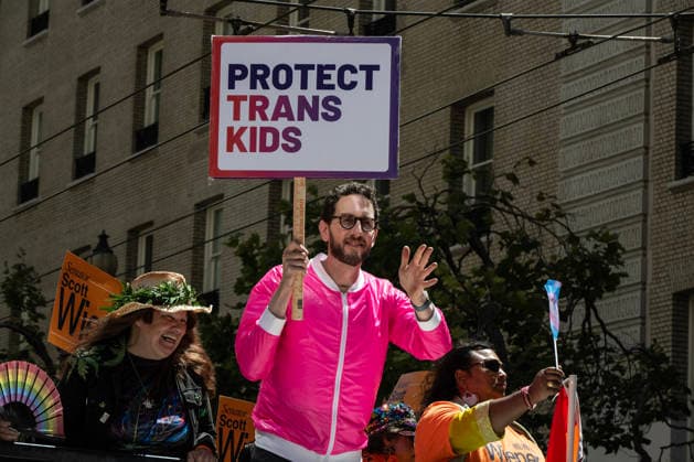 California State Senator and candidate for Nancy Pelosi s seat in the House, rides up Market Street in the annual LGBTQ Pride Parade in San Francisco on Sunday, Junne 28, 2026. Tens of thousands turned out to watch and participate in the spectacle.  SXP2026062817 TERRYxSCHMITT