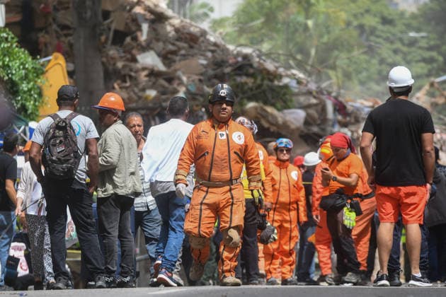 (260629) -- CHACAO, June 29, 2026 -- Rescuers are pictured near a collapsed building in Chacao, Venezuela, on June 28, 2026. Venezuelan National Assembly President Jorge Rodriguez said Sunday that the death toll from two powerful earthquakes that struck Venezuela Wednesday has risen to 1,450. (Photo by Xinhua) (SpotNews) VENEZUELA-CHACAO-EARTHQUAKE-AFTERMATH MarcosxSalgado 