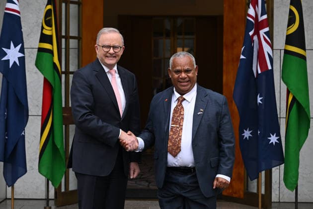 JOTHAM NAPAT AUSTRALIA VISIT, Prime Minister of Vanuatu Jotham Napat (right) is greeted by Australian Prime Minister Anthony Albanese during a visit to Australia, Parliament House in Canberra, Monday, June 29, 2026. ( NO ARCHIVING CANBERRA AUSTRALIAN CAPITAL TERRITORY AUSTRALIA  Copyright: xLUKASxCOCHx 20260629143018996797