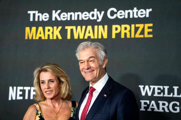 Lisa Oz and Administrator of the US Centers for Medicare and Medicaid Services Mehmet Oz arrive on the red carpet before the 27th Mark Twain Prize for American Humor Award at the Kennedy Center for the Performing Arts in Washington DC on Sunday, June 28, 2026.  WAP20260628367 BONNIExCASH