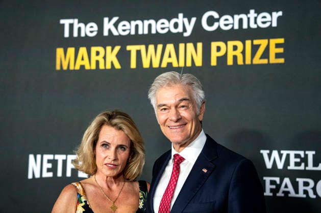 Lisa Oz and Administrator of the US Centers for Medicare and Medicaid Services Mehmet Oz arrive on the red carpet before the 27th Mark Twain Prize for American Humor Award at the Kennedy Center for the Performing Arts in Washington DC on Sunday, June 28, 2026.  WAP20260628368 BONNIExCASH