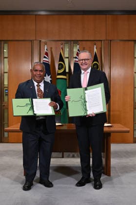 JOTHAM NAPAT AUSTRALIA VISIT, Prime Minister of Vanuatu Jotham Napat and Australian Prime Minister Anthony Albanese pose for photographs after signing the Nakamal agreement during the Australia Vanuatu Leaders™ Meeting at Parliament House in Canberra, Monday, June 29, 2026. ( NO ARCHIVING CANBERRA AUSTRALIAN CAPITAL TERRITORY AUSTRALIA  Copyright: xLUKASxCOCHx 20260629193067356380