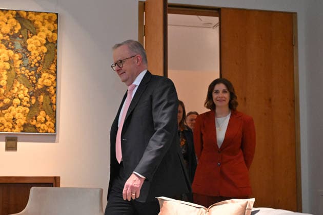 ANTHONY ALBANESE SOCIAL MEDIA BAN, Prime Minister Anthony Albanese and Minister for Communications Anika Wells arrive to meet with social media ban for under 16s advocates Wayne Holdsworth and Mia Bannister at Parliament House in Canberra, Monday, June 29, 2026. ( NO ARCHIVING CANBERRA AUSTRALIAN CAPITAL TERRITORY AUSTRALIA  Copyright: xMICKxTSIKASx 20260629193321387067