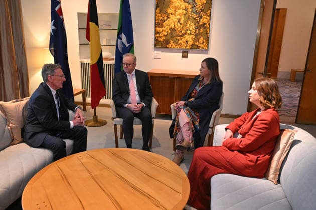 ANTHONY ALBANESE SOCIAL MEDIA BAN, Prime Minister Anthony Albanese and Minister for Communications Anika Wells meet with social media ban for under 16s advocates Wayne Holdsworth and Mia Bannister at Parliament House in Canberra, Monday, June 29, 2026. ( NO ARCHIVING CANBERRA AUSTRALIAN CAPITAL TERRITORY AUSTRALIA  Copyright: xMICKxTSIKASx 20260629173104900020