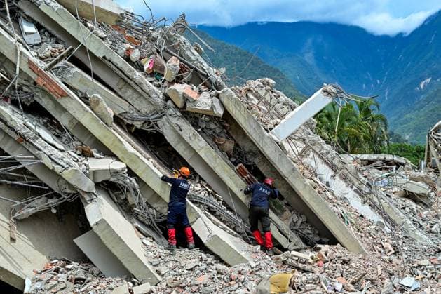 Daily life continues in La Guaira amid search and rescue efforts after Earthquakes LA GUAIRA, VENEZUELA - JUNE 28: Search and rescue operations continue for survivors trapped under collapsed buildings following two powerful earthquakes earlier this week, in the coastal state of La Guaira, Venezuela on June 28, 2026. Cem Tekkesinoglu Anadolu La Guaira Venezuela. Editorial use only. Please get in touch for any other usage.  Copyright: x2026xAnadoluxCemxTekkesinoglux