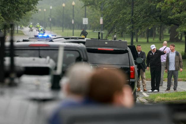 June 28, 2026, Washington, District Of Columbia, USA: United States President Donald J Trump walks to the motorcade after visiting East Potomac Golf Links in Washington, DC, US, on Sunday, June 28, 2026. President Trump has taken a number of steps to reshape the nation™s capital in his second term, including demolishing the White House East Wing to make way for a new ballroom, planning for the construction of a new triumphal arch, pledging to renovate the John F. Kennedy Center for the Performing Arts, and terminating a contract to run a trio of public golf courses in Washington Washington USA - ZUMAs152 20260628_faa_s152_008 Copyright: xTierneyxLxCrossx-xPoolxviaxCNPx