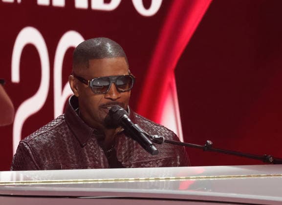 2026 BET Awards - Show Jamie Foxx performs onstage during the 2026 BET Awards at Peacock Theater on June 28, 2026 in Los Angeles, California. Los Angeles Peacock Theater California United States Copyright: xCraSH imageSPACEx