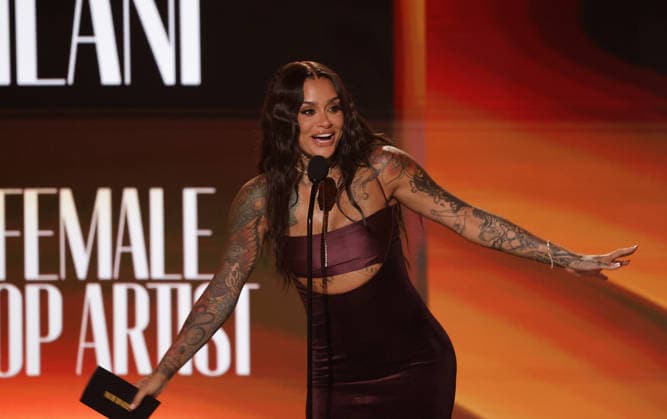 2026 BET Awards - Show Kehlani accepts the Best Female R&B Pop Artist award onstage during the 2026 BET Awards at Peacock Theater on June 28, 2026 in Los Angeles, California. Los Angeles Peacock Theater California United States Copyright: xCraSH imageSPACEx