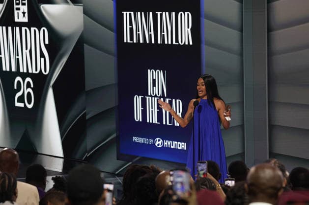 2026 BET Awards - Show Teyana Taylor accepts the Icon of the Year award onstage during the 2026 BET Awards at Peacock Theater on June 28, 2026 in Los Angeles, California. Los Angeles Peacock Theater California United States Copyright: xCraSH imageSPACEx