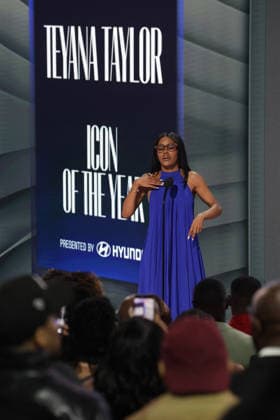 2026 BET Awards - Show Teyana Taylor accepts the Icon of the Year award onstage during the 2026 BET Awards at Peacock Theater on June 28, 2026 in Los Angeles, California. Los Angeles Peacock Theater California United States Copyright: xCraSH imageSPACEx