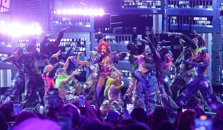 2026 BET Awards - Show Cardi B performs onstage during the 2026 BET Awards at Peacock Theater on June 28, 2026 in Los Angeles, California. Los Angeles Peacock Theater California United States Copyright: xCraSH imageSPACEx