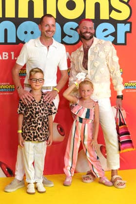 Roman und Daniel Nawrot mit den Zwillingen Melodie und Romeo bei der Premiere des Animationsfilms Minions & Monster Minions & Monsters im Mathäser Filmpalast. München, 28.06.2026 *** Roman and Daniel Nawrot with their twins, Melodie and Romeo, at the premiere of the animated film *Minions Monster Minions Monsters* at the Mathäser Filmpalast in Munich, June 28, 2026 Foto:xN.xKolinzx xFuturexImagex minions_muenchen_6603