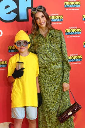 Cathy Hummels mit Sohn Ludwig bei der Premiere des Animationsfilms Minions & Monster Minions & Monsters im Mathäser Filmpalast. München, 28.06.2026 *** Cathy Hummels with her son Ludwig at the premiere of the animated film *Minions Monster Minions Monsters* at the Mathäser Filmpalast in Munich, June 28, 2026 Foto:xN.xKolinzx xFuturexImagex minions_muenchen_6611