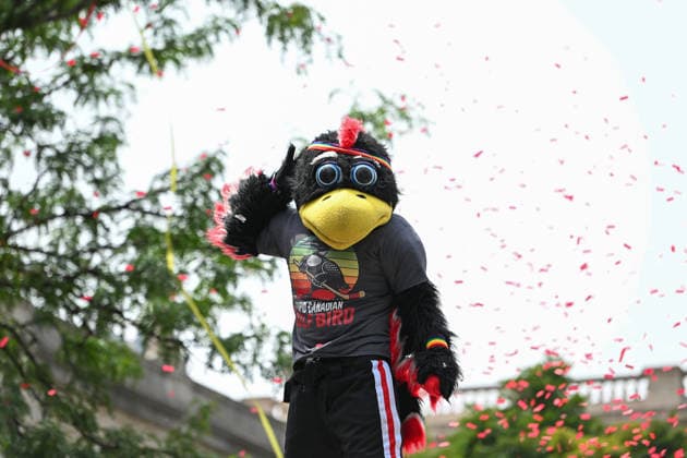 June 28, 2026, Chicago, Illinois, USA: Chicago Blackhawks mascot, Tommy Hawk dances for the crowd during Chicago s annual pride parade on Sunday, June 28th, 2026. Chicago USA - ZUMAd171 20260628_znp_d171_013 Copyright: xSethxDonovanx