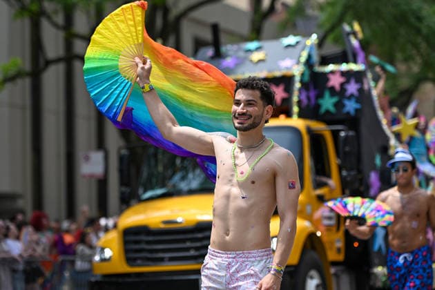 June 28, 2026, Chicago, Illinois, USA: A parade performer waves a pride themed fan around during the annual Chicago Pride Parade on Sunday June 28th, 2026. Chicago USA - ZUMAd171 20260628_znp_d171_014 Copyright: xSethxDonovanx
