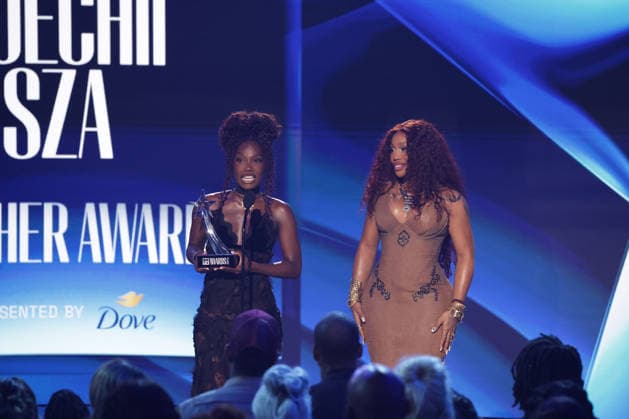 2026 BET Awards - Show SZA and Doechii are seen onstage during the 2026 BET Awards at Peacock Theater on June 28, 2026 in Los Angeles, California. Los Angeles Peacock Theater California United States Copyright: xCraSH imageSPACEx
