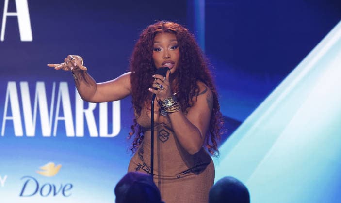 2026 BET Awards - Show SZA is seen onstage during the 2026 BET Awards at Peacock Theater on June 28, 2026 in Los Angeles, California. Los Angeles Peacock Theater California United States Copyright: xCraSH imageSPACEx