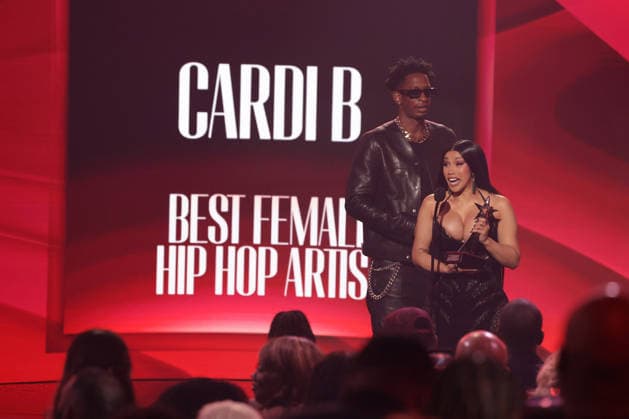 2026 BET Awards - Show Cardi B accepts the Best Female Hip Hop Artist award onstage during the 2026 BET Awards at Peacock Theater on June 28, 2026 in Los Angeles, California. . Los Angeles Peacock Theater California United States Copyright: xCraSH imageSPACEx