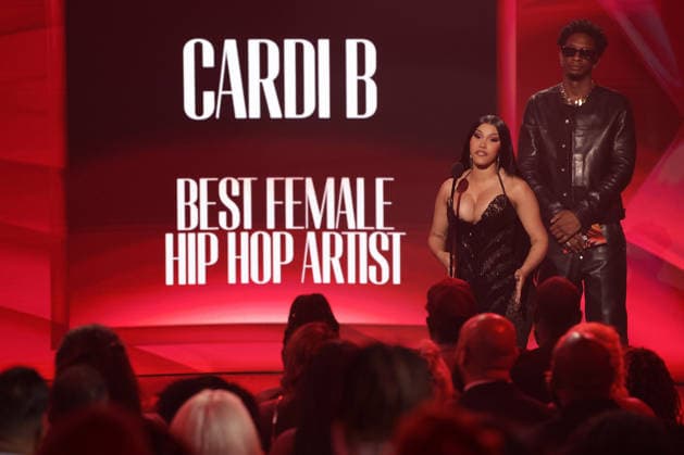 2026 BET Awards - Show Cardi B accepts the Best Female Hip Hop Artist award onstage during the 2026 BET Awards at Peacock Theater on June 28, 2026 in Los Angeles, California. . Los Angeles Peacock Theater California United States Copyright: xCraSH imageSPACEx