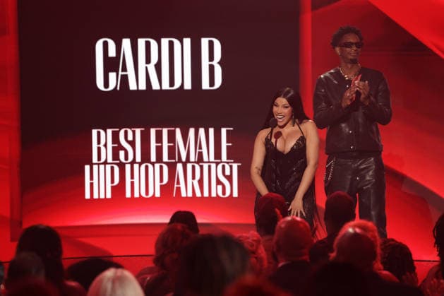 2026 BET Awards - Show Cardi B accepts the Best Female Hip Hop Artist award onstage during the 2026 BET Awards at Peacock Theater on June 28, 2026 in Los Angeles, California. . Los Angeles Peacock Theater California United States Copyright: xCraSH imageSPACEx