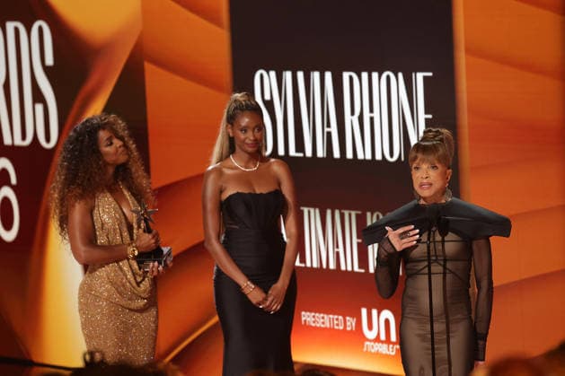 2026 BET Awards - Show Kelly Rowland, Sylvia Rhone onstage during the 2026 BET Awards at Peacock Theater on June 28, 2026 in Los Angeles, California. Los Angeles Peacock Theater California United States Copyright: xCraSH imageSPACEx
