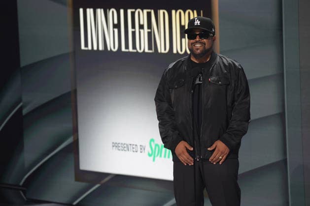 2026 BET Awards - Show Ice Cube speaks onstage during the 2026 BET Awards at Peacock Theater on June 28, 2026 in Los Angeles, California. Los Angeles Peacock Theater California United States Copyright: xCraSH imageSPACEx