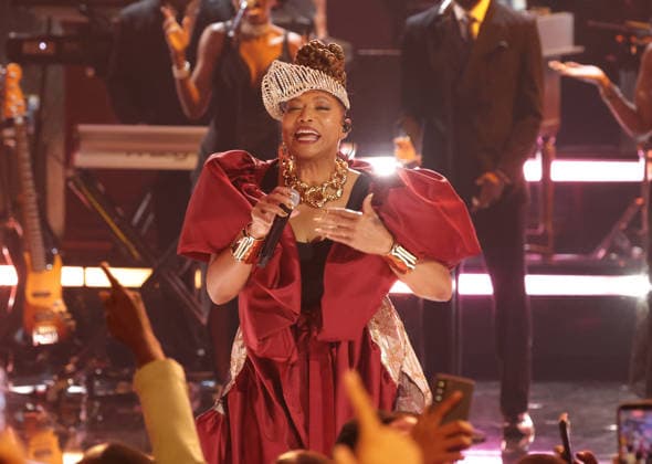 2026 BET Awards - Show Queen Latifah performs onstage during the 2026 BET Awards at Peacock Theater on June 28, 2026 in Los Angeles, California. Los Angeles Peacock Theater California United States Copyright: xCraSH imageSPACEx