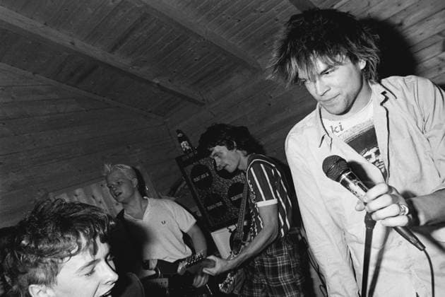 Privatkonzert der Punkband DIE TOTEN HOSEN Nikolausfeier Interview Sandra Maischberger in München am 6.12.1986 Private concert by the punk band DIE TOTEN HOSEN St. Nicholas Party Interview Sandra Maischberger in Munich on 6.12.1986 Copyright: imageBROKER michaelxsteiner iblmir17892431.jpg