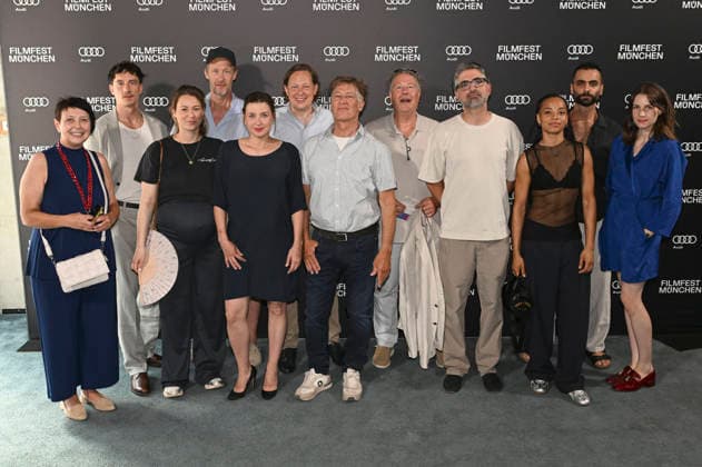Gast, Laurence Rupp, Sara Herbst, Stephan Kampwirth, Martina Ebm, Gast, Tobias Moretti, Gast, Umut Dag, Naomi Simmonds, Sohel Altan Gol und Anna Rieser bei der Premiere der ARD ORF-Miniserie Gnadenlos - Gegen das Gesetz auf dem 43. Filmfest München 2026 in der Astor Film Lounge im Arri Kino. München, 28.06.2026 *** Guest, Laurence Rupp, Sara Herbst, Stephan Kampwirth, Martina Ebm, Guest, Tobias Moretti, Guest, Umut Dag, Naomi Simmonds, Sohel Altan Gol and Anna Rieser at the premiere of the ARD ORF miniseries *Gnadenlos Gegen das Gesetz* at the 43rd Munich Film Festival 2026 in the Astor Film Lounge at the Arri Kino in Munich, June 28, 2026 Foto:xS.xReaghx xFuturexImagex gnadenlos_6603