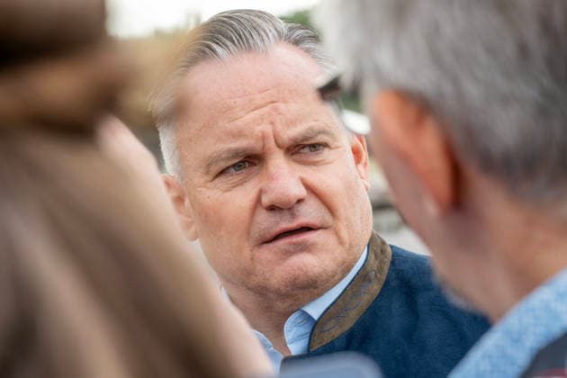 Christian Scharpf, Wirtschaftsreferent und Wiesnchef, gibt heute den Startschuß für die Aufbauarbeiten zum Oktoberfest 2026, hier Porträt bei einem Interview, München, 29. Juni 2026 Deutschland, München, 29. Juni 2026, Dr. Christian Scharpf, Wirtschaftsreferent und Wiesnchef, gibt heute den Startschuß für die Aufbauarbeiten zum Oktoberfest 2026, hier Porträt bei einem Interview, Wiesn, das Oktoberfest 2026 startet am 19. September, Sommer, Bayern, bayerisch, *** Christian Scharpf, Economic Affairs Officer and Oktoberfest Director, is giving the go-ahead today for the setup work for the 2026 Oktoberfest; pictured here during an interview, Munich, June 29, 2026, Germany, Munich, June 29, 2026, Dr. Christian Scharpf, Economic Affairs O