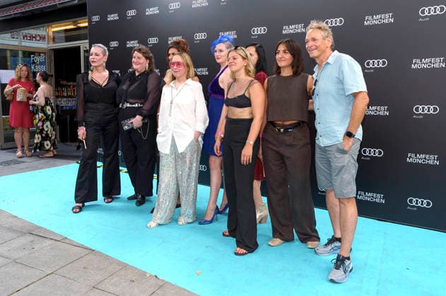 Regisseurin Miriam Dehne mit ihrem Cast und Team bei der Premiere der ARD-Miniserie Selling Sex auf dem 43. Filmfest München 2026 im City Kino. München, 28.06.2026 *** Director Miriam Dehne with her cast and crew at the premiere of the ARD miniseries *Selling Sex* at the 43rd Munich Film Festival 2026 at City Kino München, June 28, 2026 Foto:xN.xKolinzx xFuturexImagex sex_6603